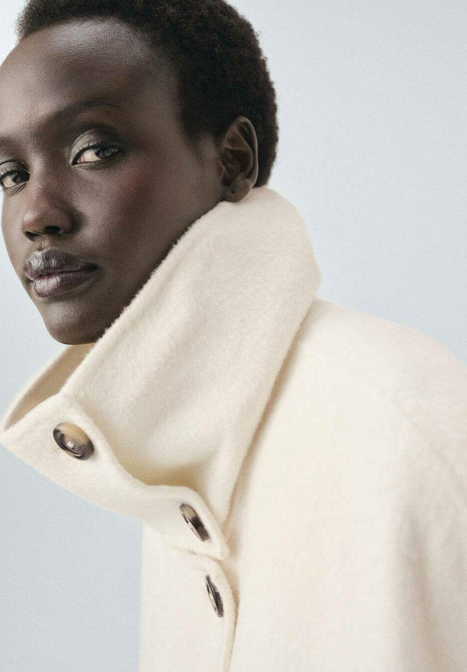 Enthusiá Off - White Mantel - Velnoir™